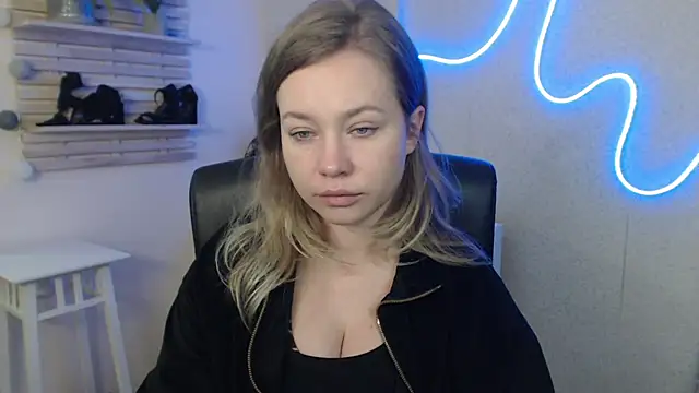 Snapshot of holly_xglam chatting on February 2025 06:13:02 AM holly xglam online show from February 2025 06:13:02 AM