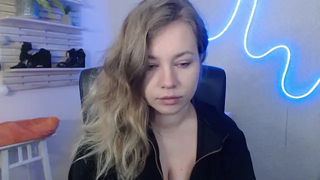 Snapshot of holly_xglam chatting on February 2025 01:25:02 AM holly xglam online show from February 2025 01:25:02 AM