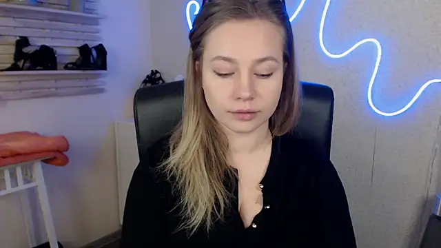 Snapshot of holly_xglam chatting on March 2025 12:04:02 AM holly xglam online show from March 2025 12:04:02 AM