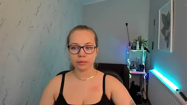 holly xglam online show from September 2025 05:05:02 PM