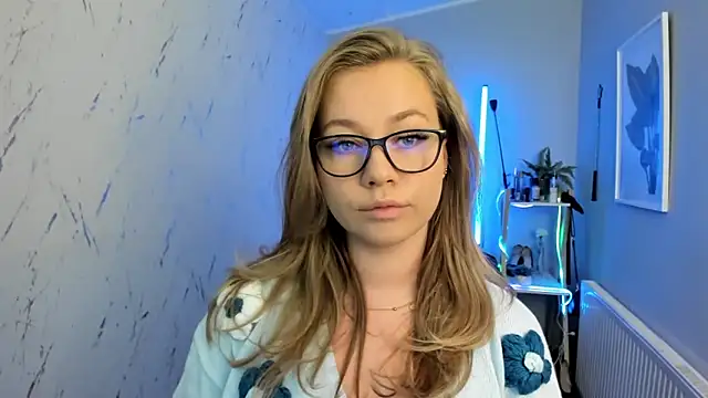 holly xglam online show from September 2025 04:56:02 PM