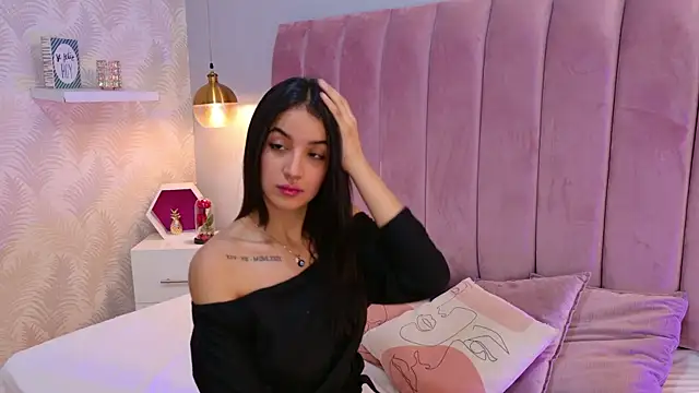 Snapshot of LeenaBrown chatting on May 2026 12:34:02 PM LeenaBrown online show from May 2026 12:34:02 PM