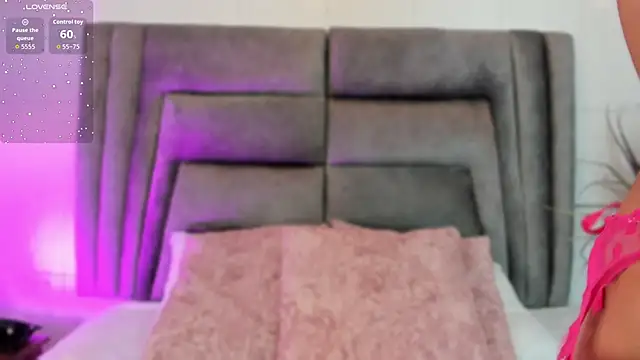 sophiee smith online show from October 2025 11:21:01 AM