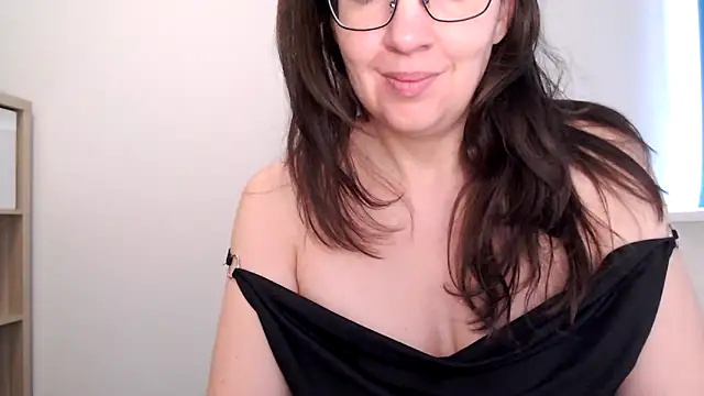 Ella Next Door online show from December 2025 09:50:02 AM