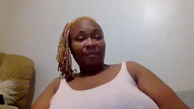 Snapshot of AllLeggs chatting on December 2024 09:46:02 AM AllLeggs online show from December 2024 09:46:02 AM