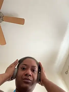 LunaWolfie143 online show from March 2025 04:28:02 PM