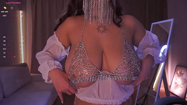 Snapshot of AnuricBriny chatting on October 2025 09:30:01 PM AnuricBriny online show from October 2025 09:30:01 PM