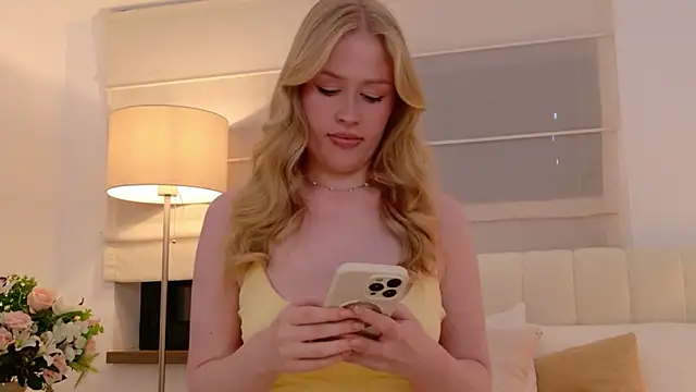 JuliaJaee online show from June 2026 05:06:01 PM