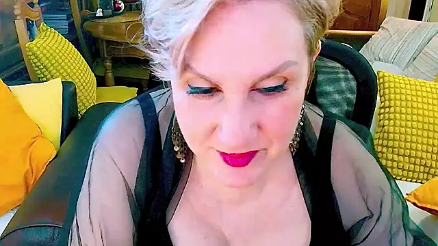 Snapshot of GattonaBiondona chatting on February 2026 08:01:02 AM GattonaBiondona online show from February 2026 08:01:02 AM