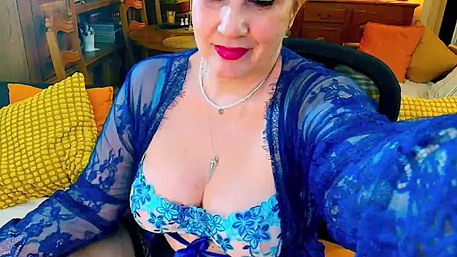 Snapshot of GattonaBiondona chatting on March 2026 09:05:01 AM GattonaBiondona online show from March 2026 09:05:01 AM