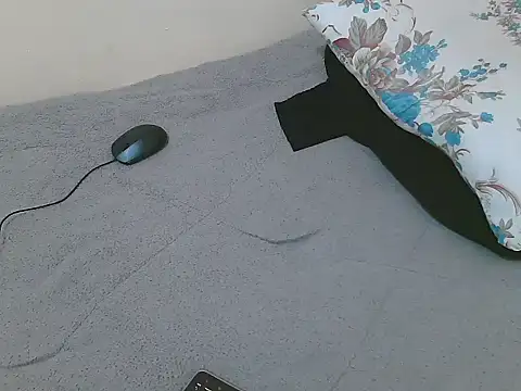 lella-0 online show from February 2025 07:07:01 PM