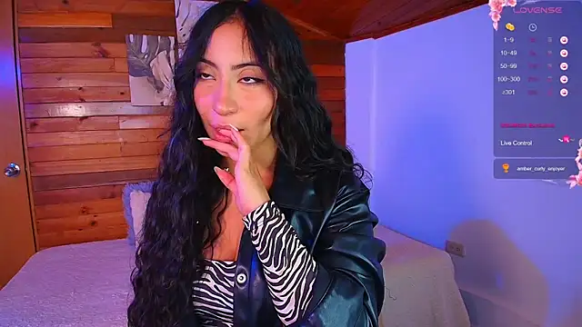 Snapshot of amber_curly chatting on October 2025 09:15:01 PM amber curly online show from October 2025 09:15:01 PM