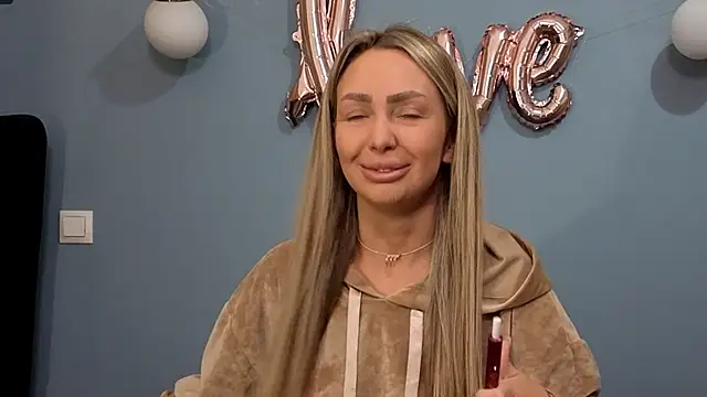 Snapshot of AnnaMaee chatting on February 2025 10:18:02 PM AnnaMaee online show from February 2025 10:18:02 PM