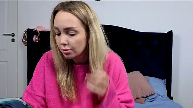 Snapshot of AnnaMaee chatting on November 2025 07:57:01 PM AnnaMaee online show from November 2025 07:57:01 PM