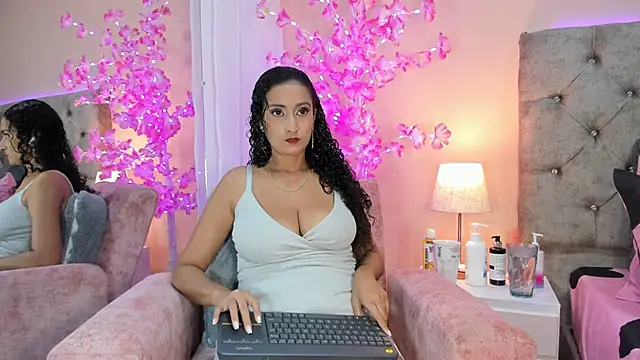 Snapshot of Holyjacky_ chatting on January 2025 01:00:02 PM Holyjacky online show from January 2025 01:00:02 PM