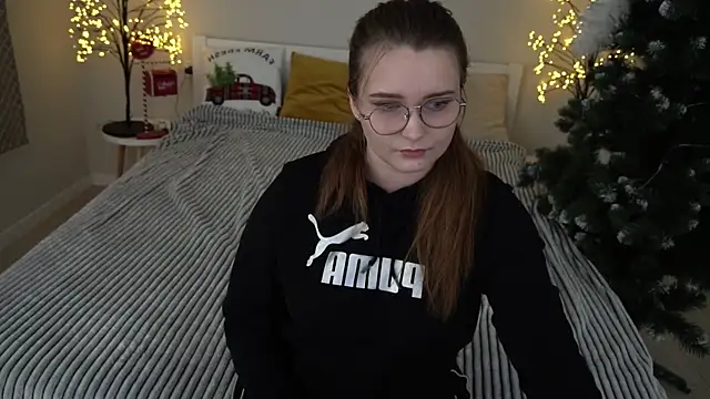 Snapshot of MagicPeachh_ chatting on January 2025 02:13:02 PM MagicPeachh online show from January 2025 02:13:02 PM