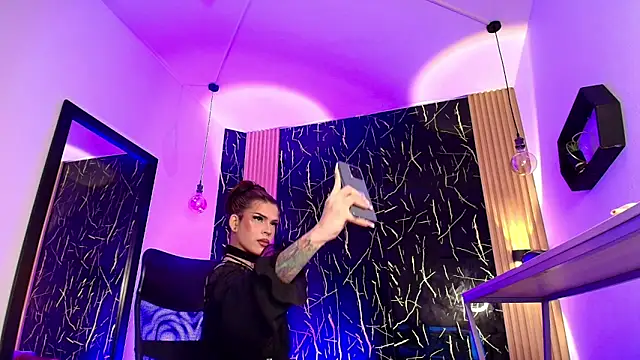 Bella salvatore online show from February 2026 09:07:01 PM