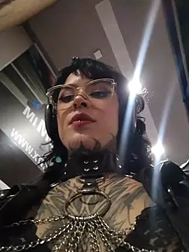 taaylor33 online show from May 2026 11:23:04 PM