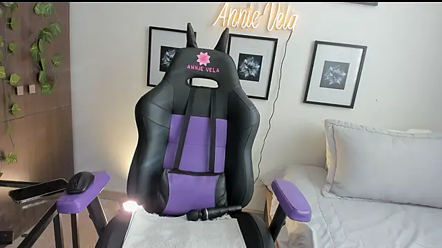 Snapshot of Annie_Velas_ chatting on March 2026 09:19:02 PM Annie Velas online show from March 2026 09:19:02 PM