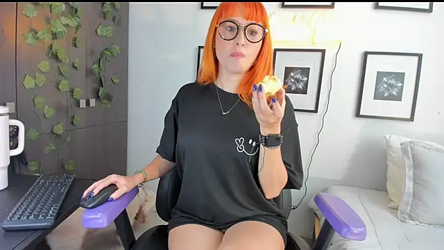 Snapshot of Annie_Velas_ chatting on April 2026 09:27:01 PM Annie Velas online show from April 2026 09:27:01 PM