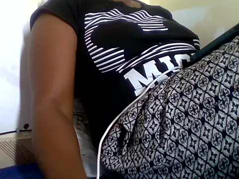 Snapshot of Hot-zeenah chatting on October 2025 07:30:01 AM Hot-zeenah online show from October 2025 07:30:01 AM