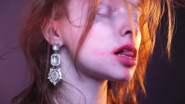 Snapshot of ginger_hugs chatting on December 2024 01:08:01 AM ginger hugs online show from December 2024 01:08:01 AM