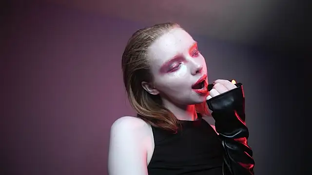 Snapshot of ginger_hugs chatting on January 2025 01:06:01 AM ginger hugs online show from January 2025 01:06:01 AM