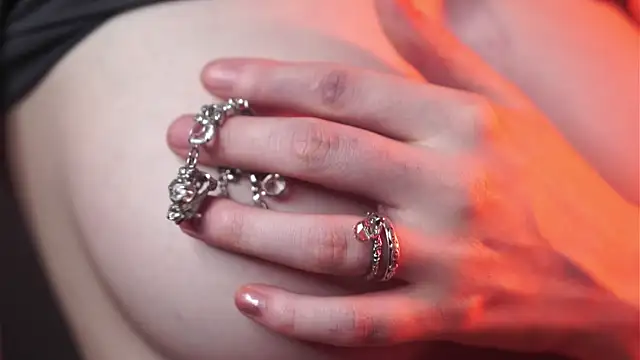 Snapshot of ginger_hugs chatting on February 2025 01:21:01 AM ginger hugs online show from February 2025 01:21:01 AM