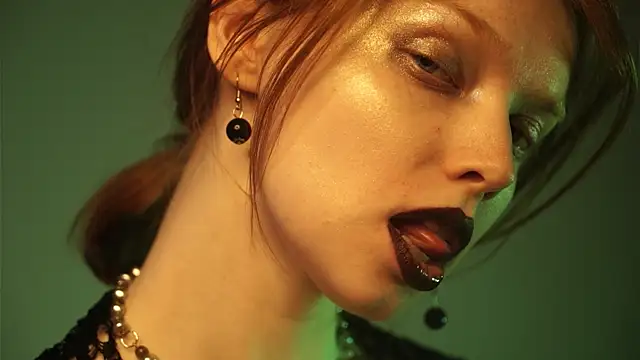 Snapshot of ginger_hugs chatting on February 2025 01:11:01 AM ginger hugs online show from February 2025 01:11:01 AM