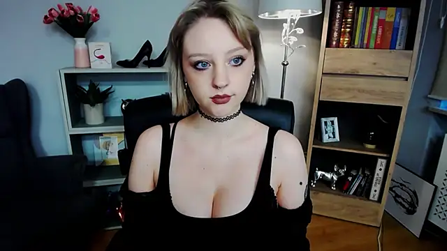 Snapshot of MadelineLust chatting on October 2025 02:34:01 PM MadelineLust online show from October 2025 02:34:01 PM