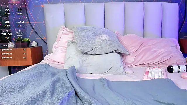 Chloe fischer  online show from January 2025 05:17:02 PM