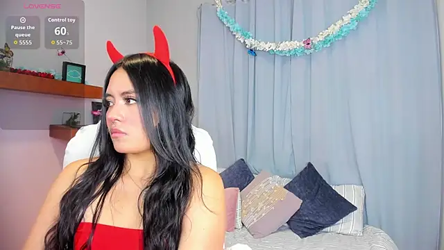 Chloe fischer  online show from April 2026 03:29:01 PM