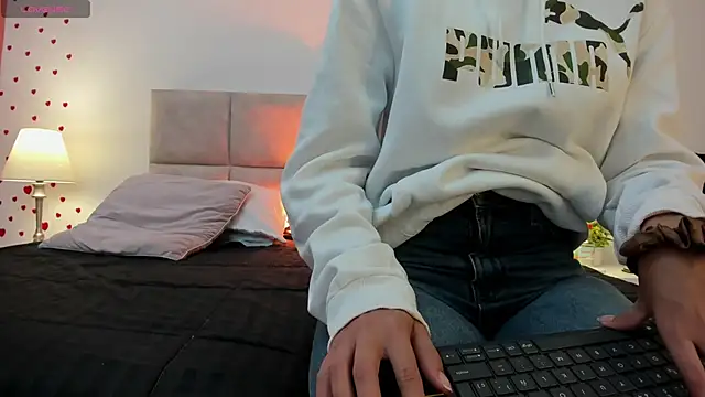 Snapshot of MissSussy chatting on October 2025 11:28:01 AM MissSussy online show from October 2025 11:28:01 AM