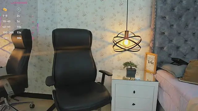 Snapshot of MissSussy chatting on November 2025 11:21:01 AM MissSussy online show from November 2025 11:21:01 AM