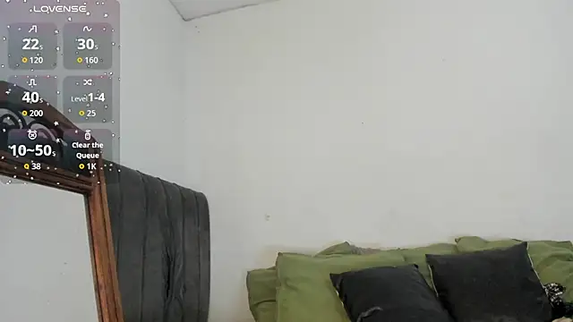 Snapshot of latinaStepmom chatting on September 2025 01:03:01 PM latinaStepmom online show from September 2025 01:03:01 PM