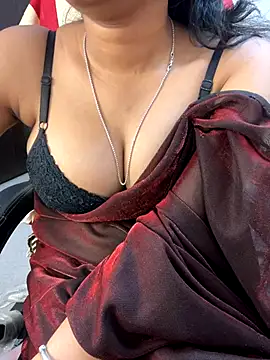 Snapshot of Spicy_sari_girl chatting on December 2024 06:32:01 AM Spicy sari girl online show from December 2024 06:32:01 AM