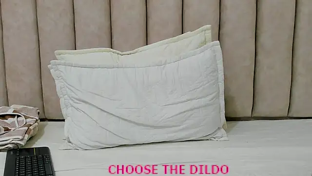 FreyaMoller online show from September 2025 06:44:02 PM