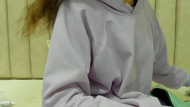 FreyaMoller online show from October 2025 06:19:02 PM