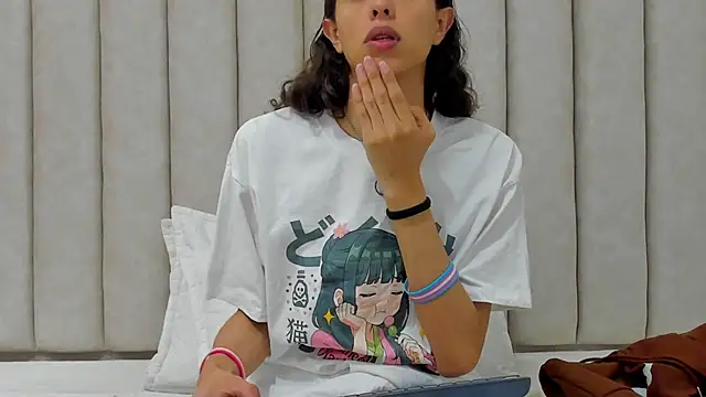 FreyaMoller online show from October 2025 07:15:01 PM