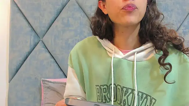 FreyaMoller online show from June 2026 07:27:02 PM