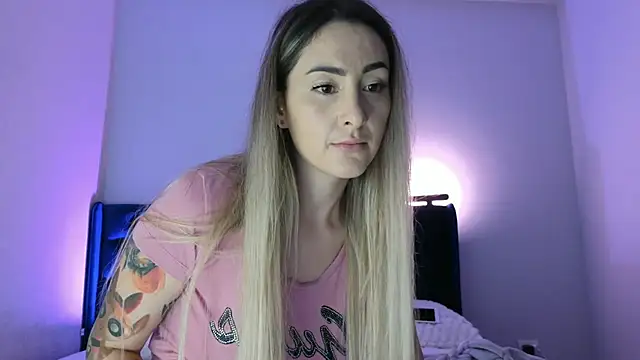 Snapshot of kimmie_meow chatting on February 2025 07:07:01 PM kimmie meow online show from February 2025 07:07:01 PM