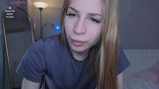 Elis Fox online show from April 2026 10:07:02 AM