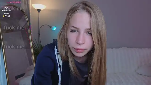 Elis Fox online show from May 2026 11:06:01 AM