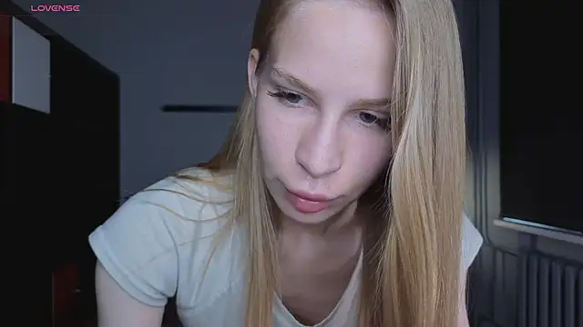 Elis Fox online show from June 2026 09:18:01 AM