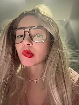 Snapshot of Times__Square chatting on December 2024 06:10:02 AM Times Square online show from December 2024 06:10:02 AM