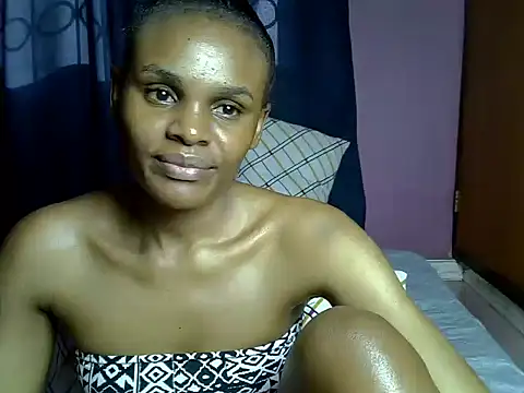 Snapshot of Queen_petite_ chatting on October 2025 05:13:01 AM Queen petite online show from October 2025 05:13:01 AM