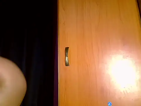 Snapshot of Queen_petite_ chatting on July 2026 04:31:02 PM Queen petite online show from July 2026 04:31:02 PM