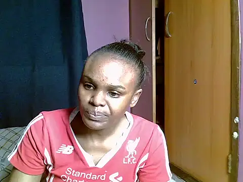 Snapshot of Queen_petite_ chatting on August 2026 05:11:02 PM Queen petite online show from August 2026 05:11:02 PM