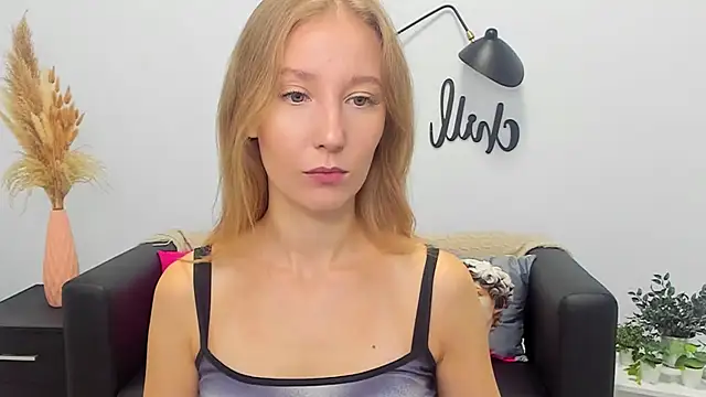 Snapshot of LolaWilsons chatting on September 2025 06:15:02 AM LolaWilsons online show from September 2025 06:15:02 AM