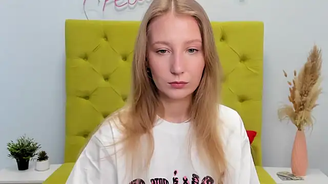 Snapshot of LolaWilsons chatting on February 2026 06:26:01 AM LolaWilsons online show from February 2026 06:26:01 AM